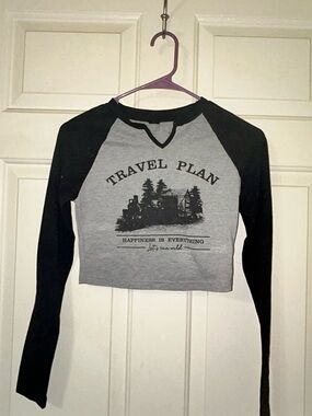 SHEIN Black & Gray Raglan Graphic Crop Long Sleeve Top